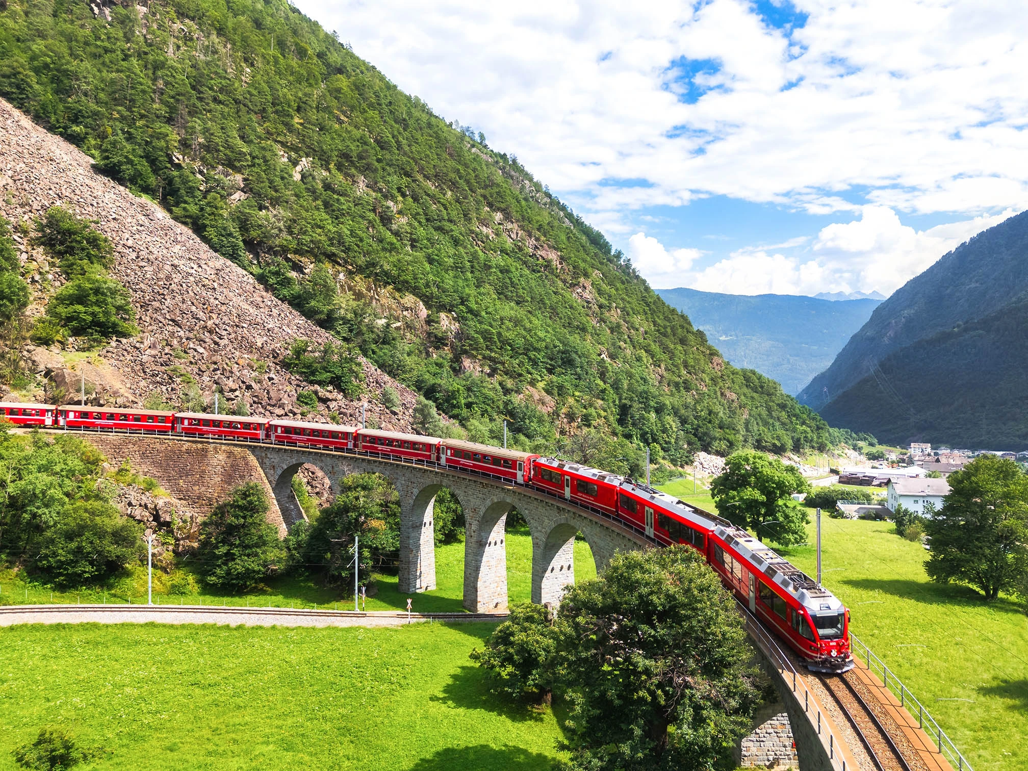 BERNİNA TRENİ VE HALLSTATT ILE BİR AVRUPA MASALI EXPRESS TURU TÜRK HAVA YOLLARI İLE 4 GECE